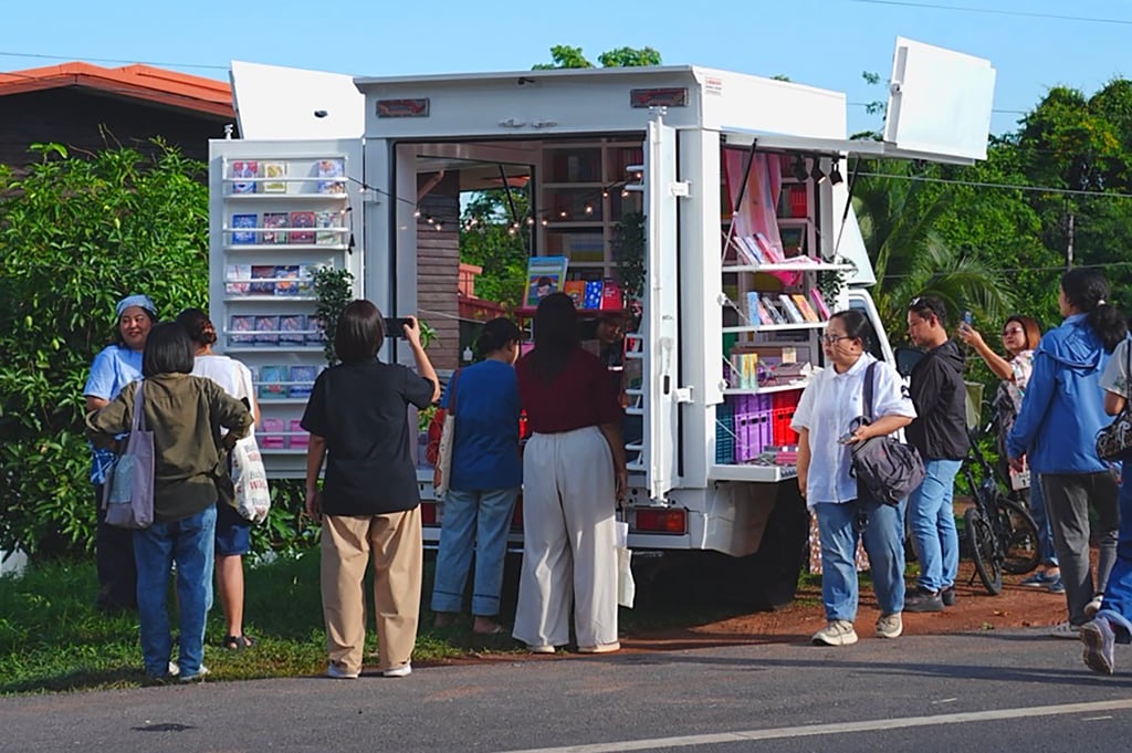 The Somelee book truck in Nong Khai province, Thailand, in June. Photo: Instagram/somelee_booktruck