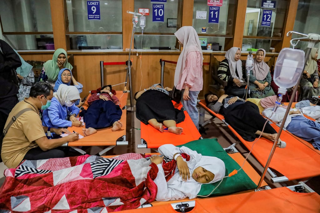 Students rest while receiving treatment for food poisoning at the regional general hospital after eating government-sponsored free school meals in Sidoarjo, East Java province, Indonesia, on September 2. Photo: Reuters