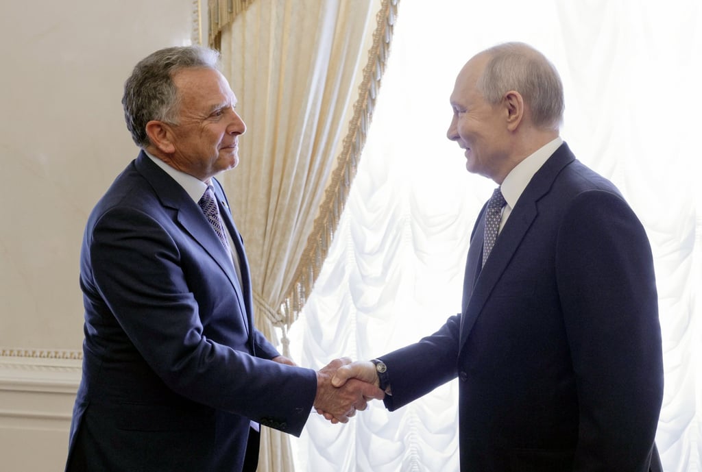 US special envoy Steve Witkoff greets Russian President Vladimir Putin before a meeting at the Constantine Palace in St. Petersburg, Russia, on Wednesday. Photo: EPA