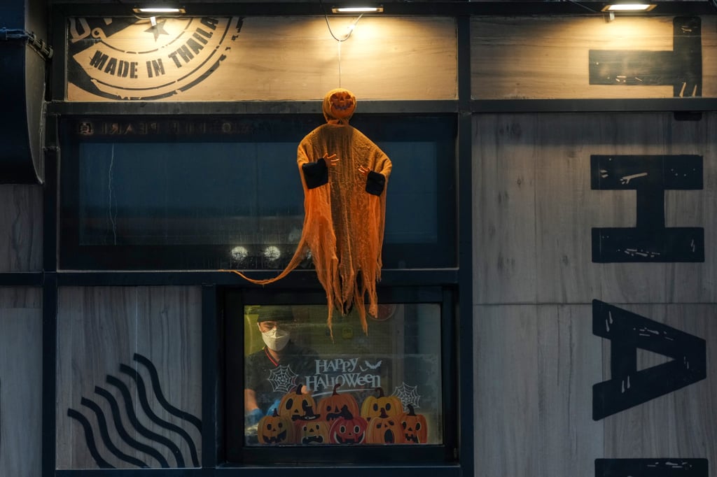 A restaurant in Lan Kwai Fong goes with a Halloween pumpkin theme. Photo: Kit Lai A restaurant in Lan Kwai Fong goes with a Halloween pumpkin theme. Photo: Kit Lai