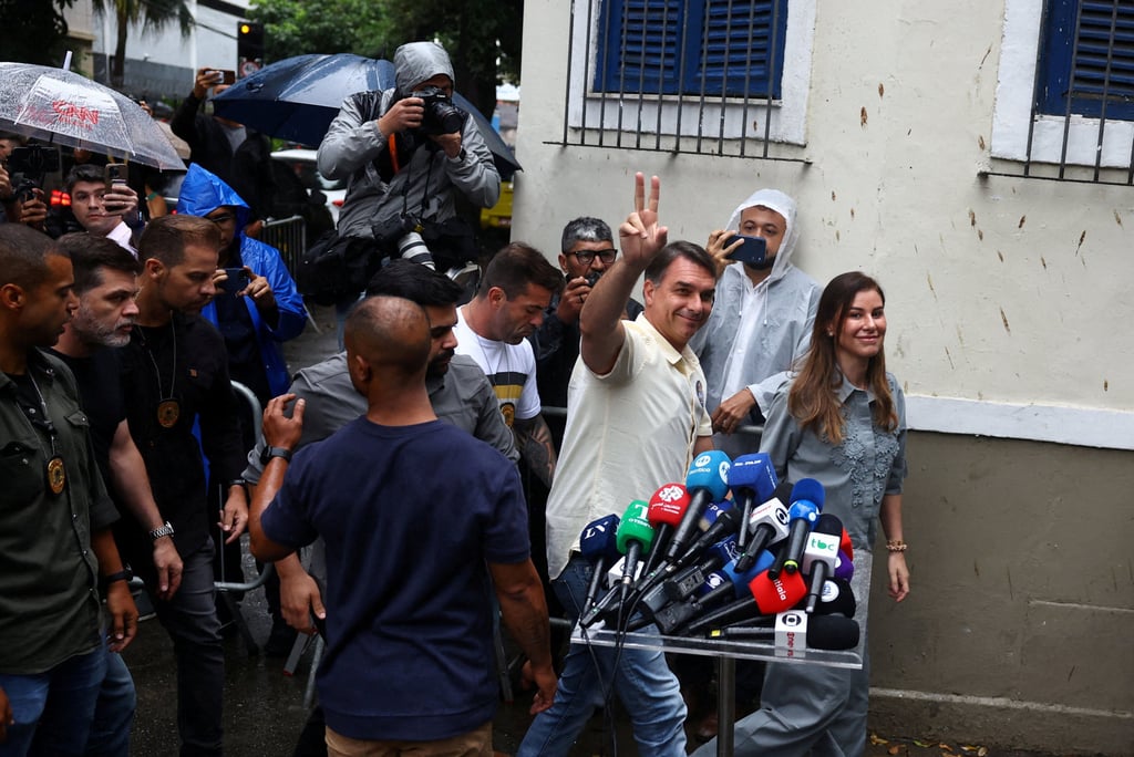 Brazil’s presidential candidate Flavio Bolsonaro with his wife, Fernanda Bolsonaro. Photo: Reuters Brazil’s presidential candidate Flavio Bolsonaro with his wife, Fernanda Bolsonaro. Photo: Reuters