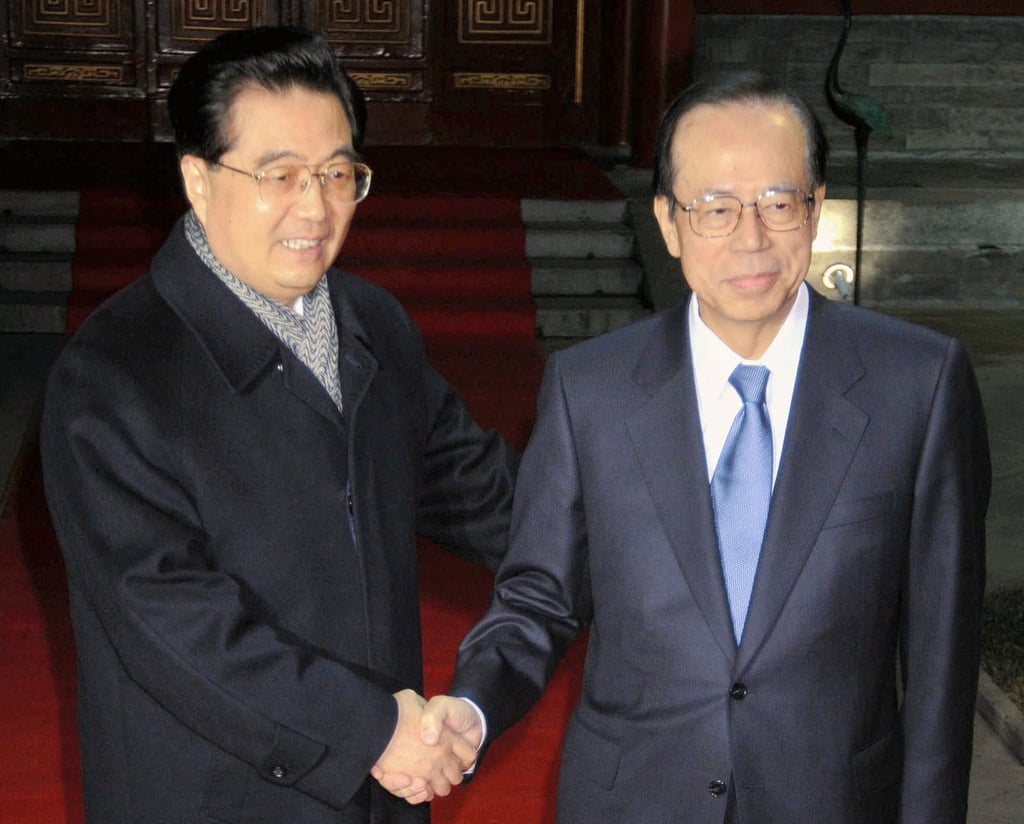 Then Japanese prime minister Yasuo Fukuda (right) and Chinese president Hu Jintao shake hands ahead of their talks in Beijing in December 2007. Photo: Kyodo Then Japanese prime minister Yasuo Fukuda (right) and Chinese president Hu Jintao shake hands ahead of their talks in Beijing in December 2007. Photo: Kyodo