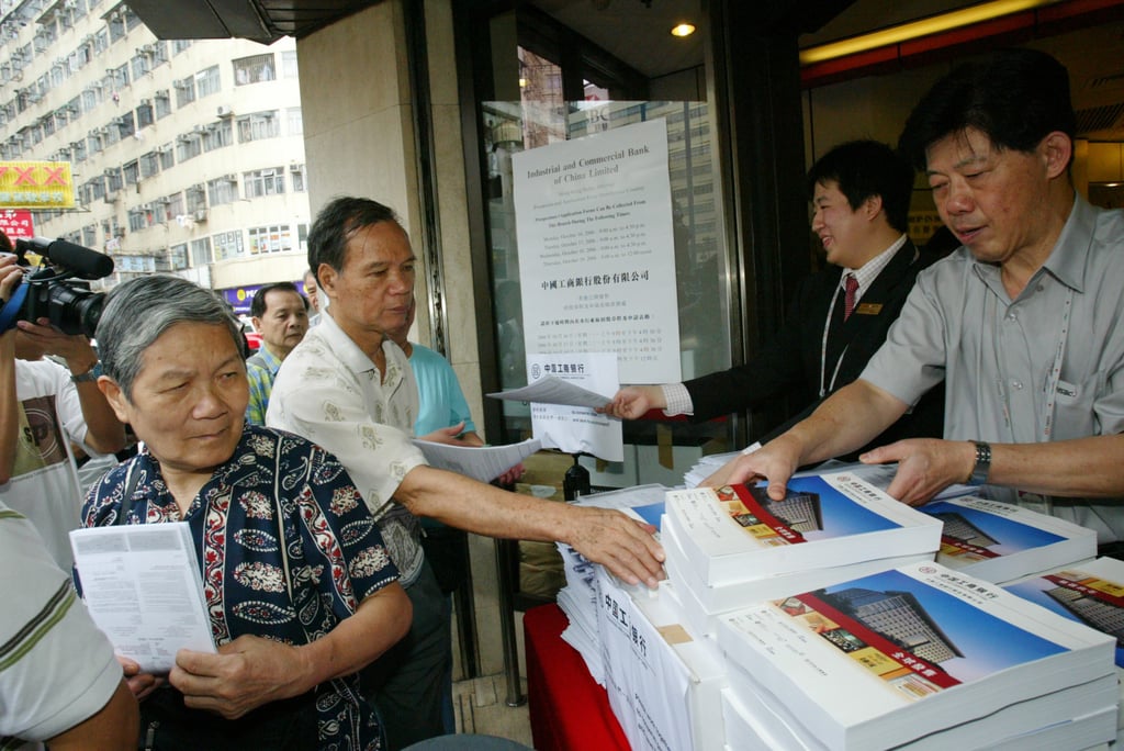 Staff distribute application forms and prospectuses on the first day of retail subscriptions for ICBC’s Hong Kong IPO on October 16, 2006. Photo: Edward Wong
