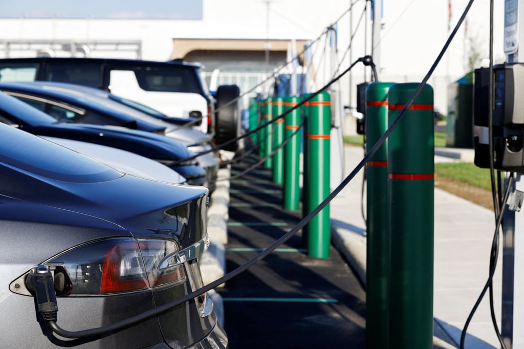 Electric vehicles charge in a car park in Lordstown, Ohio, in May. Photo: Reuters Electric vehicles charge in a car park in Lordstown, Ohio, in May. Photo: Reuters