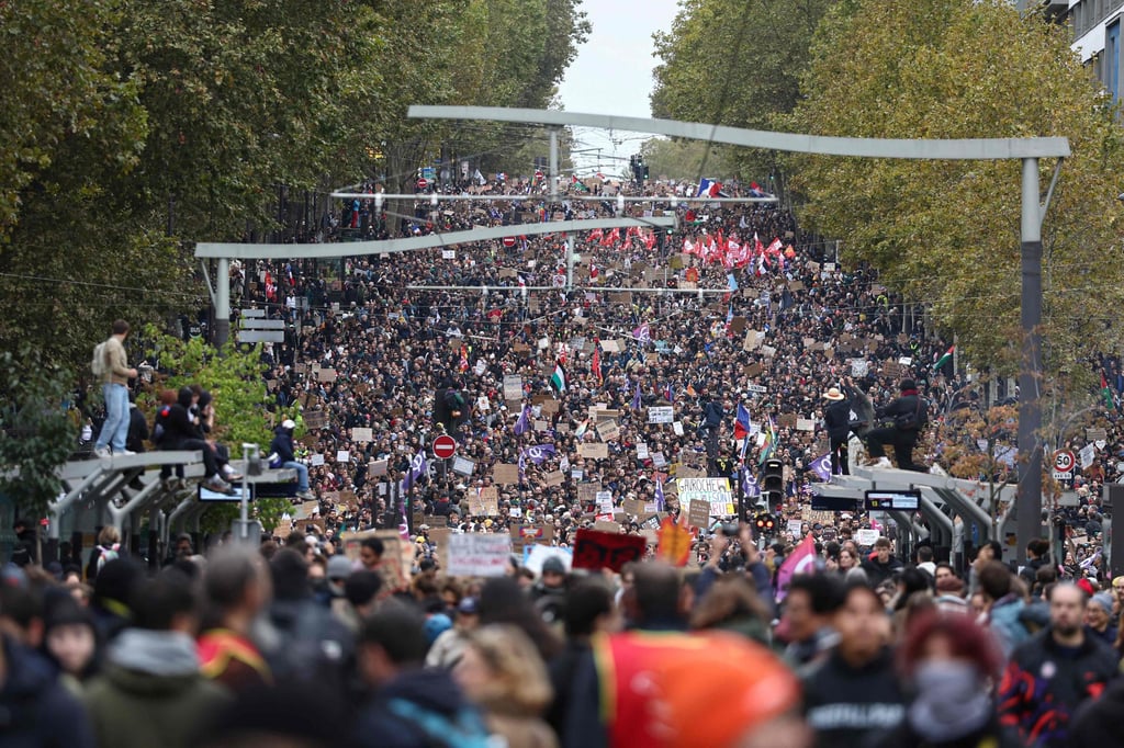 People take to the streets to demand better purchasing power, protection of public services, and fiscal and social justice in Paris on October 24. Photo: AFP