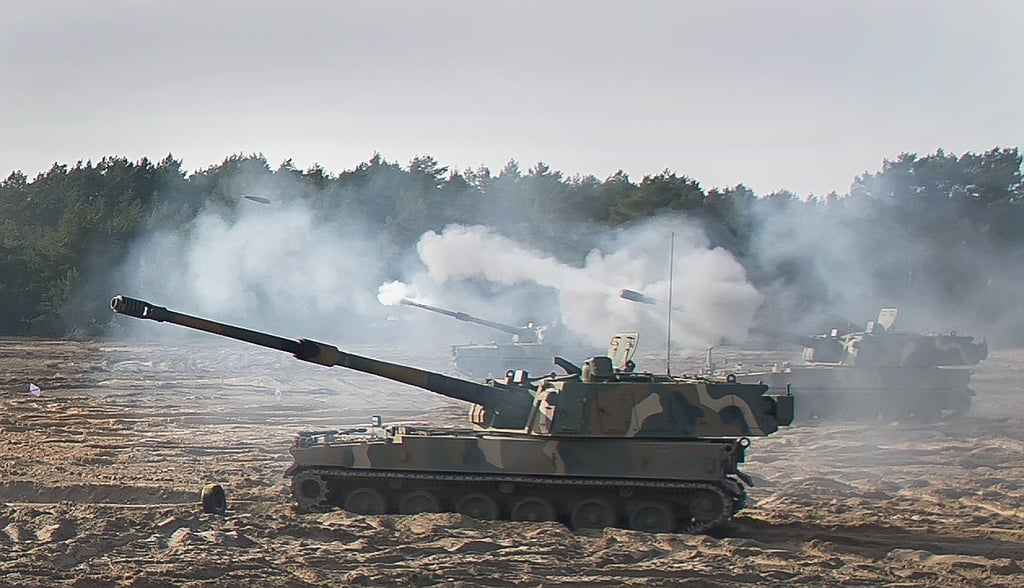 K9 self-propelled howitzers, which South Korea has exported to Poland, fire artillery shells at a firing range near the Polish city of Torun in February 2023. Photo: EPA-EFE/South Korean Defence Ministry K9 self-propelled howitzers, which South Korea has exported to Poland, fire artillery shells at a firing range near the Polish city of Torun in February 2023. Photo: EPA-EFE/South Korean Defence Ministry
