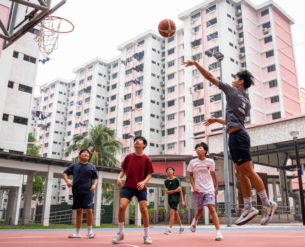 Children play basketball in a public housing estate in Singapore on October 17. Photo: AFP Children play basketball in a public housing estate in Singapore on October 17. Photo: AFP