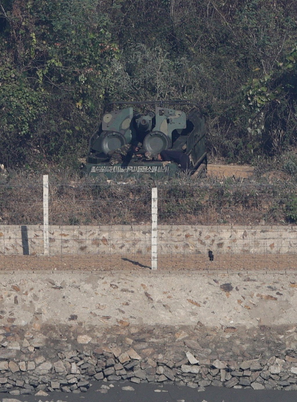 North Korean troops check a self-propelled howitzer at a coast in Kaepung on the border with South Korea on Tuesday. Photo: Yonhap / EPA