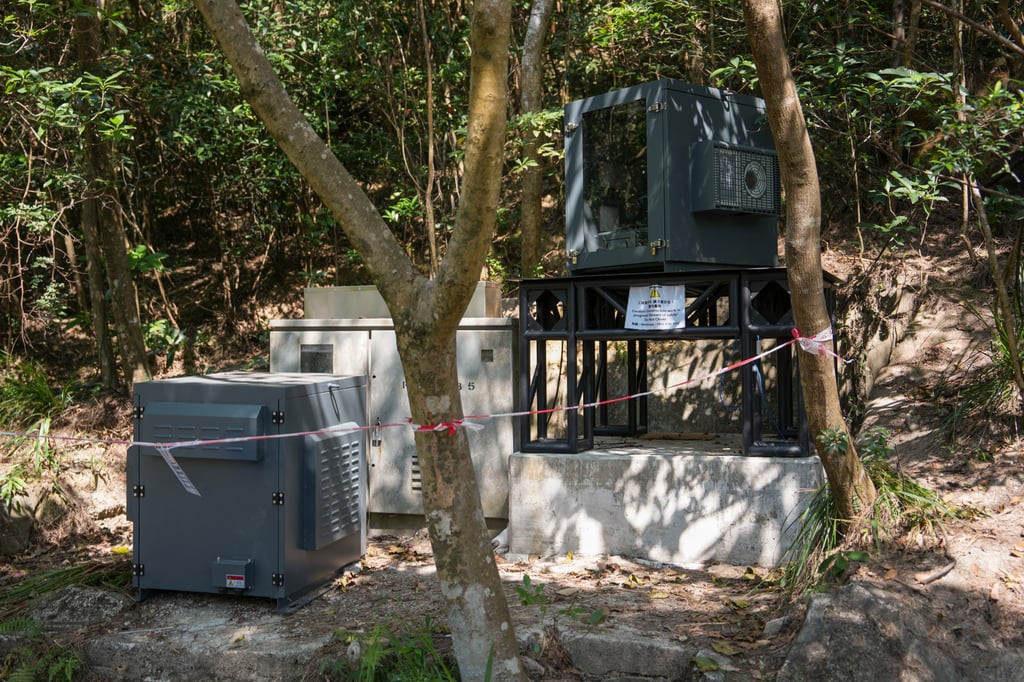 Lighting devices installed along the Harlech Road and Lugard Road circular walk. Photo: Sam Tsang Lighting devices installed along the Harlech Road and Lugard Road circular walk. Photo: Sam Tsang