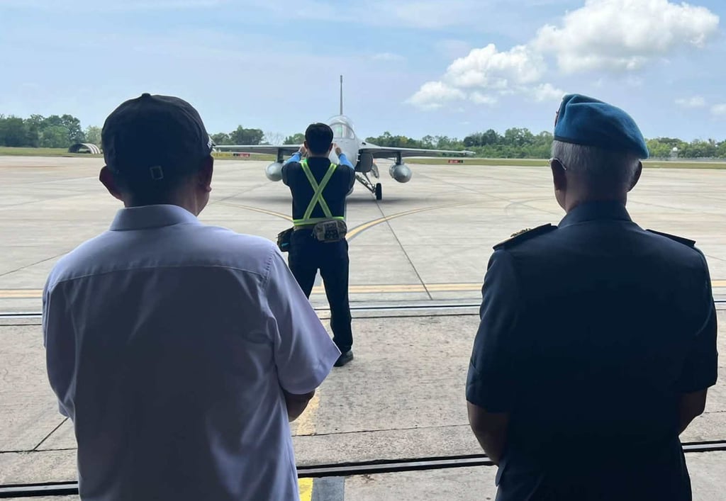 Malaysian air force officials welcome the first FA-50M Block 20 jet at the Labuan base. Photo: Facebook / tudmrasmi