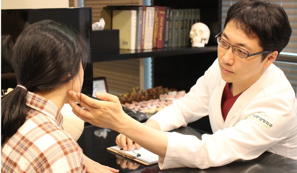 Kwak In-soo, NAMU’s head surgeon, consults a patient. Photo: Handout