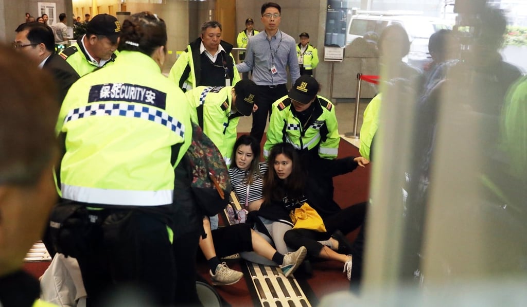 Security guards surrounded the women in the lobby. Photo: Sam Tsang
