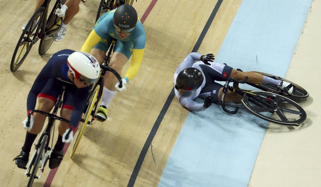 Sarah Lee crashes during the second round of the keirin race during the Rio Olympics in 2016. Photo: Reuters