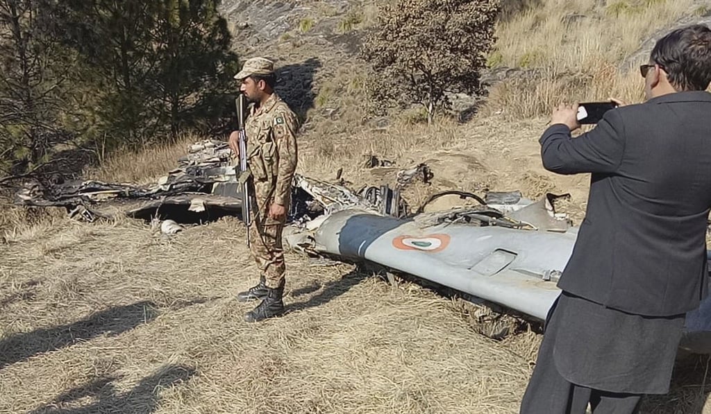 A Pakistani soldier stands guard near the wreckage of an Indian plane shot down by the Pakistan military in Hurran, near The Line of Control in Pakistani Kashmir. File photo: AP