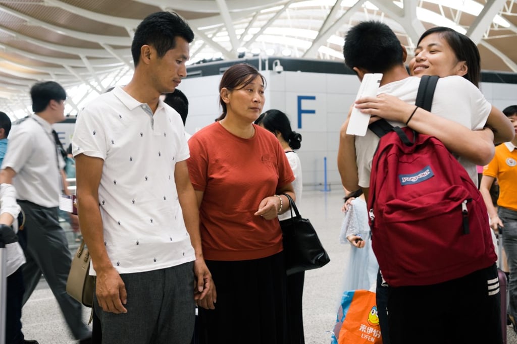 Lianna Fogg hugs her birth brother at a Shanghai airport. Photo: Zou Biyu