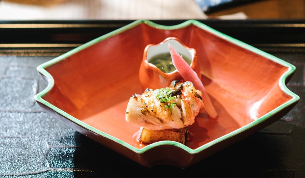 The monthly tasting menus are prepared with seasonal ingredients.