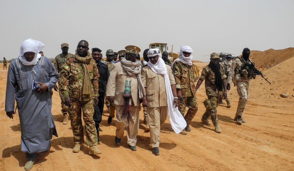 Anderamboukane prefect Moussa Diallo (C-L) and Menaka region governor Daouda Maiga (C-R) visit the military base of Malian Army forces (Fama) in Anderamboukane. Photo: AFP Anderamboukane prefect Moussa Diallo (C-L) and Menaka region governor Daouda Maiga (C-R) visit the military base of Malian Army forces (Fama) in Anderamboukane. Photo: AFP
