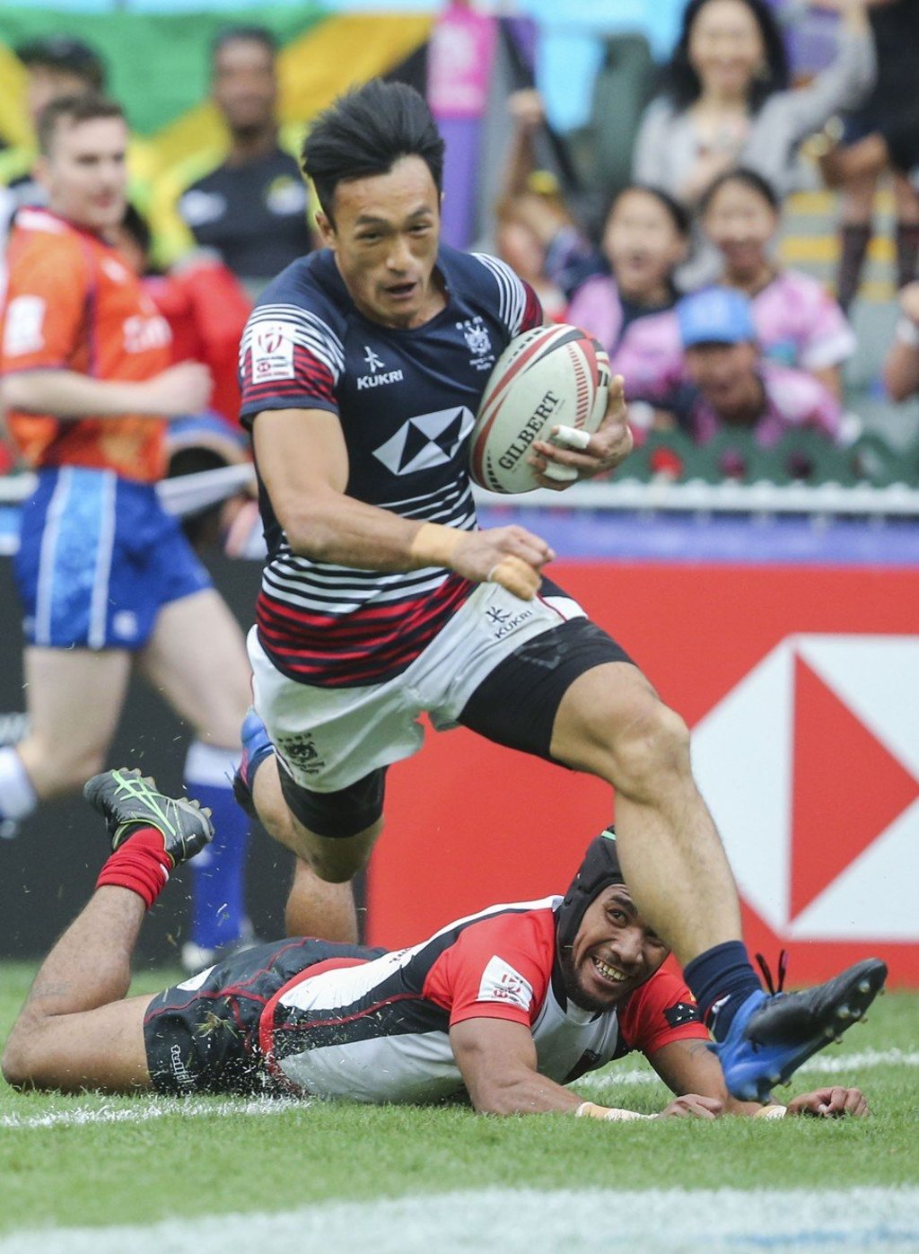 Hong Kong's Salom Yiu scores a try against Papua New Guinea on the first day of the Hong Kong Sevens at Hong Kong Stadium on April 6, 2018. Photo: Felix Wong