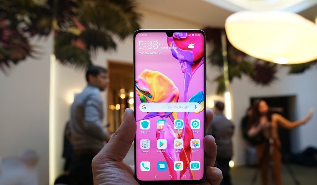 The Huawei P30 Pro has a 6.5-inch OLED screen that’s curved on both sides. The notch at the top housing a 32-megapixel selfie camera looks dated, however. Photo: Ben Sin