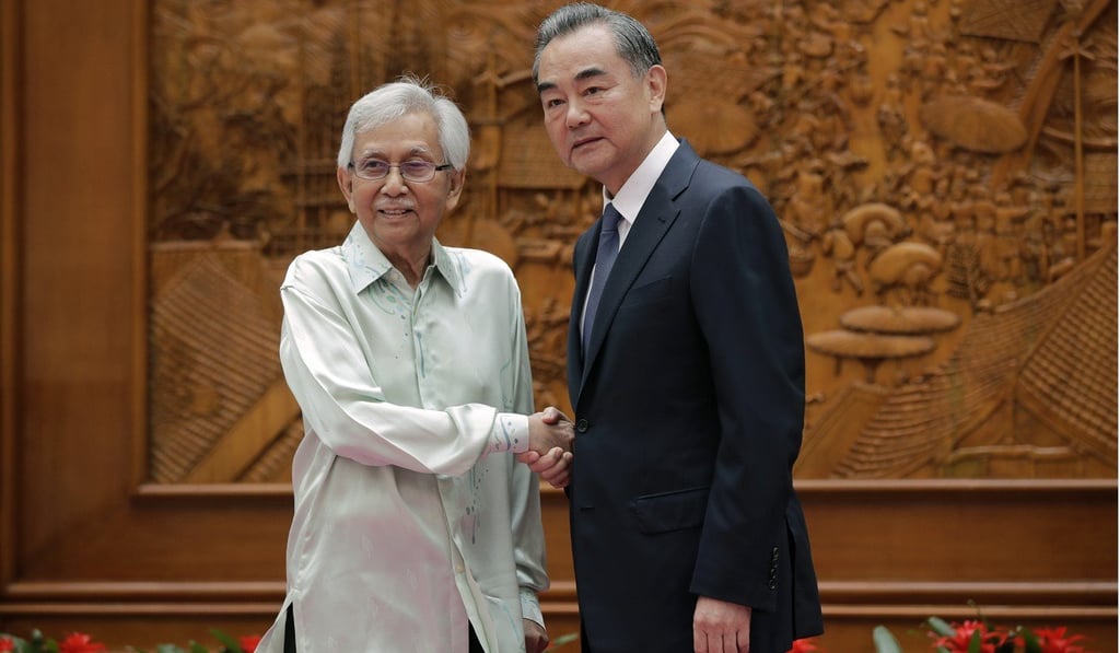 Malaysia’s government adviser Daim Zainuddin with Chinese Foreign Minister Wang Yi in Beijing in July. Photo: AFP