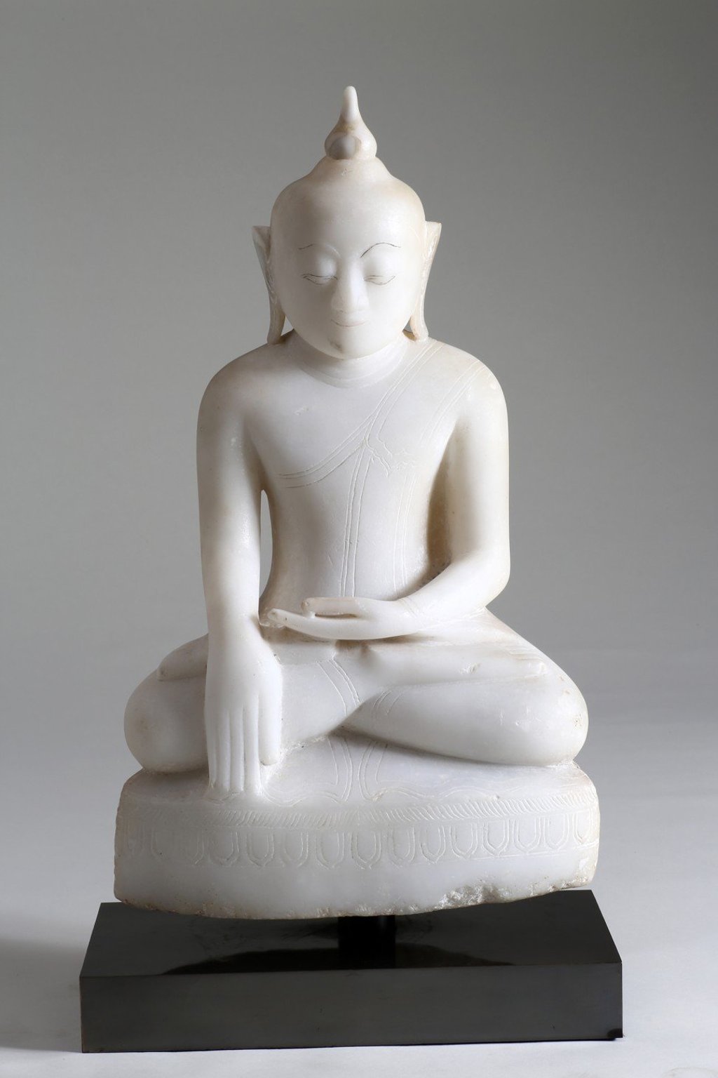 Alabaster seated Buddha, Shan, 19th century