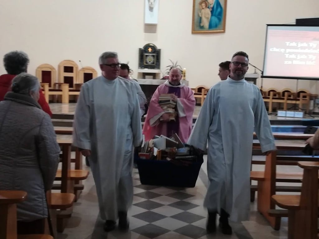 Objects said to carry evil powers are taken away to be burned by Gdansk’s Mother of Church Catholic parish on Sunday. Photo: Facebook / SMS z Nieba