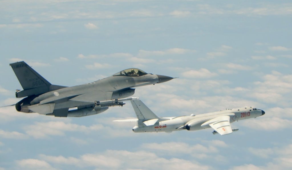 A Taiwanese F-16 fighter flies alongside a PLA H-6K bomber in this file image taken last year. Photo: AFP