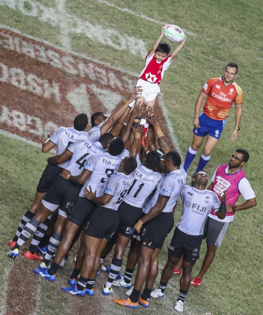 Fiji perform their usual pre-final tradition of lifting the ball carrier in the air. Photo: Benjamin Sieur