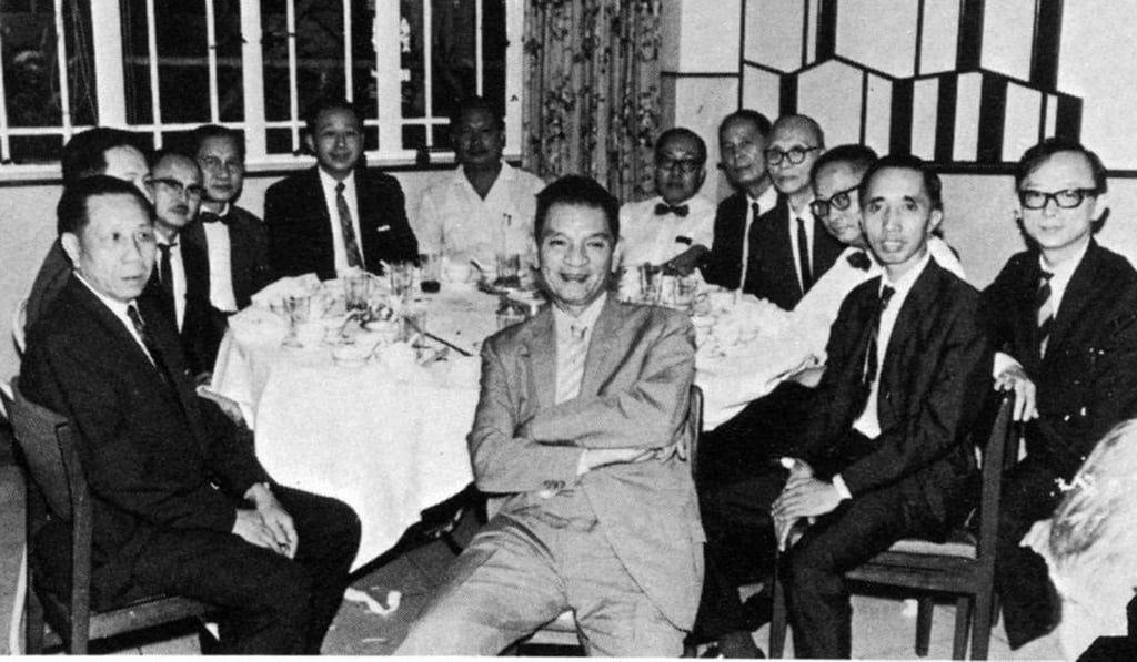 Chan (centre) at a gathering with other painters, including Zhou Gong-li, Pau Shiu-yau, Zhao Shaoang and Yang Shanshen, to celebrate Wong Siu Ling’s return from the US in 1947. Chan (centre) at a gathering with other painters, including Zhou Gong-li, Pau Shiu-yau, Zhao Shaoang and Yang Shanshen, to celebrate Wong Siu Ling’s return from the US in 1947.