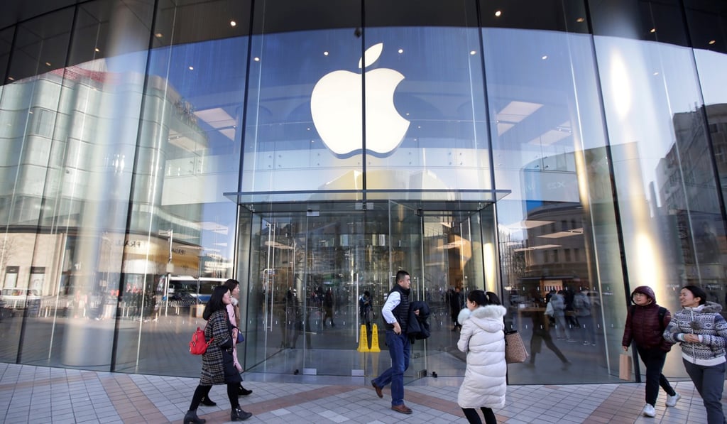 People walk outside an Apple store in Beijing on December 12, 2018. Photo: Reuters
