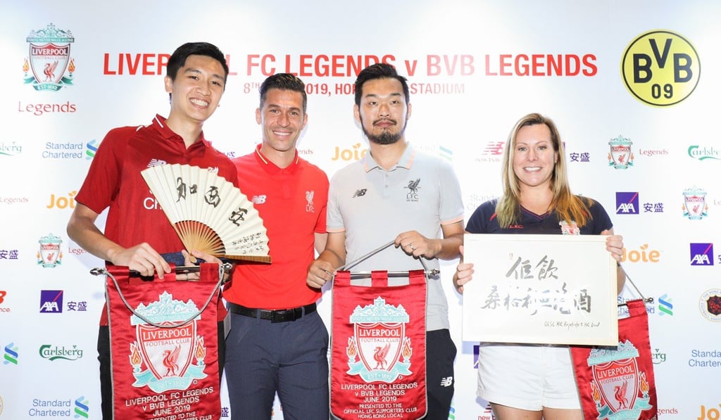 Luis Garcia present gifts to members of the Liverpool Hong Kong Supporters Club.