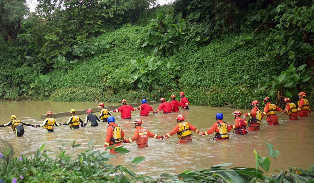 Rescuers search for missing people on Friday after the flash floods. Photo: Xinhua Rescuers search for missing people on Friday after the flash floods. Photo: Xinhua