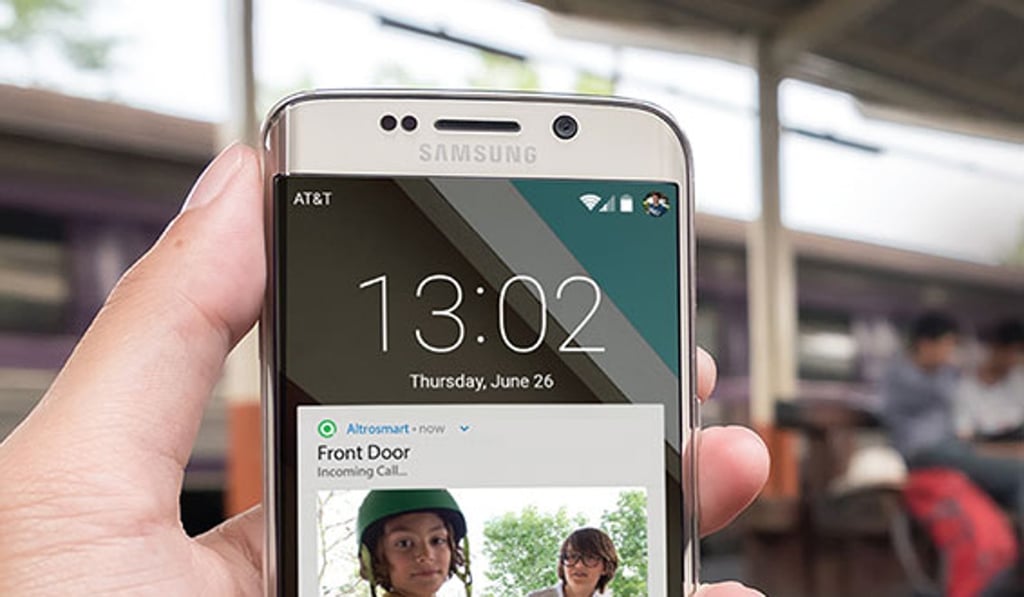 See who’s at the door with Altro Smart’s combined audio and video capability. See who’s at the door with Altro Smart’s combined audio and video capability.