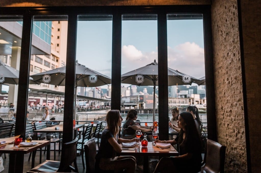 Al Molo restaurant is located beside Victoria Harbour in Ocean Terminal, Tsim Sha Tsui.
