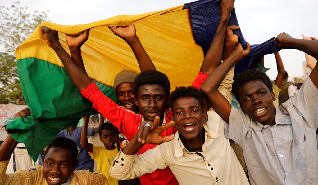 Sudanese demonstrators protest outside the Defence Ministry in Khartoum. Photo: Reuters