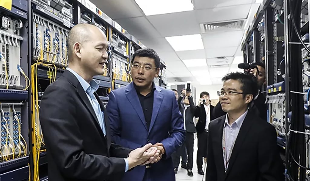 Dr Ong Kian Ming tours the training centre. Photo: Malaysian Gazette