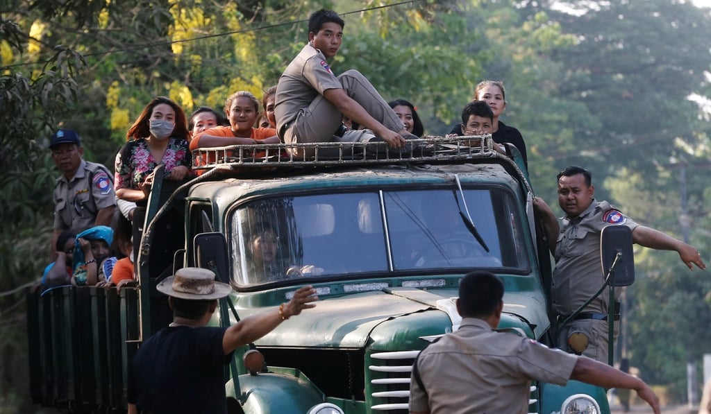 Prisoners are transported out of Insein prison. Photo: Reuters