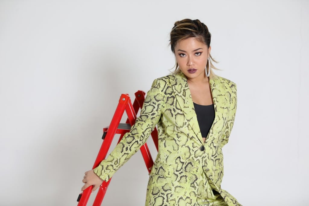 China’s Beyoncé: how freckled, tanned Chinese pop star Naomi Wang Ju is ...