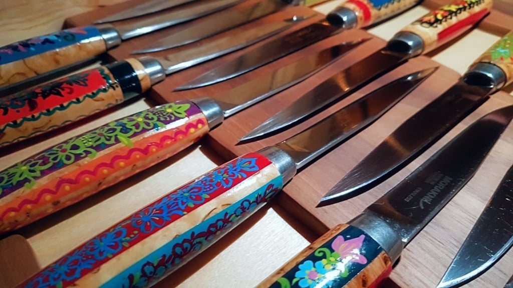 Beautiful Swedish handcrafted knives were offered for our game course. Photo: Cedric Tan Beautiful Swedish handcrafted knives were offered for our game course. Photo: Cedric Tan