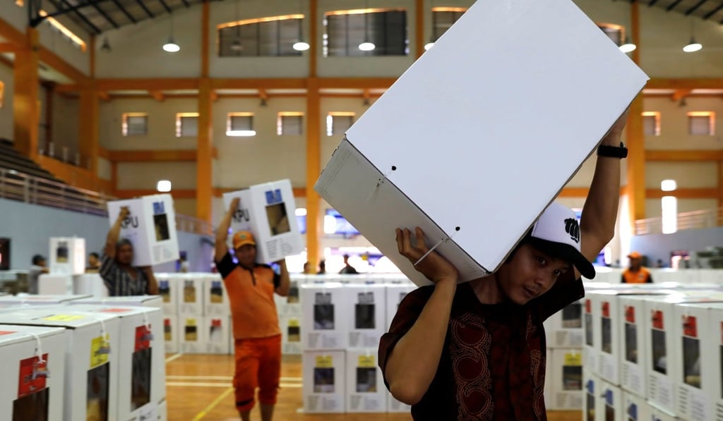 Workers carry election materials on April 16 in Jakarta. Photo: Reuters