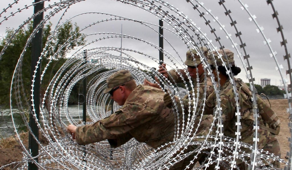 Soldiers from the Kentucky-based 19th Engineer Battalion install barbed wire fences on the banks of the Rio Grande. Photo: AFP Soldiers from the Kentucky-based 19th Engineer Battalion install barbed wire fences on the banks of the Rio Grande. Photo: AFP