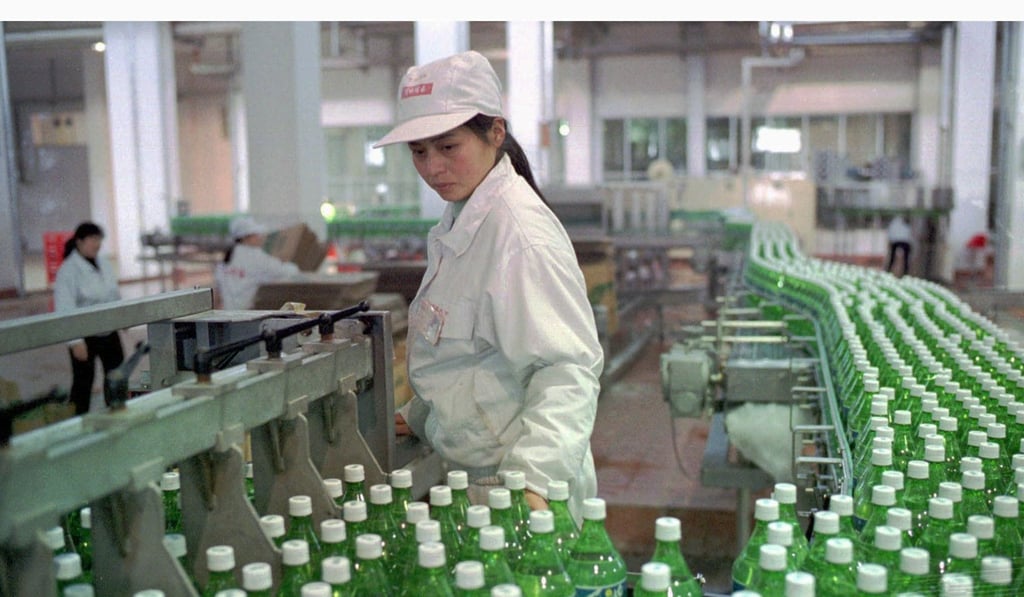 A worker checks the Sprite production line at the Coca-Cola plant in Hefei, Annhui province, a joint venture between Swire Group and Coca-Cola, in February 1998. Photo: Reuters