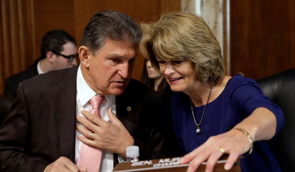 Senators Lisa Murkowski (right) and Joe Manchin chat before a Senate Energy and Natural Resources Committee nomination hearing in March. Photo: Reuters