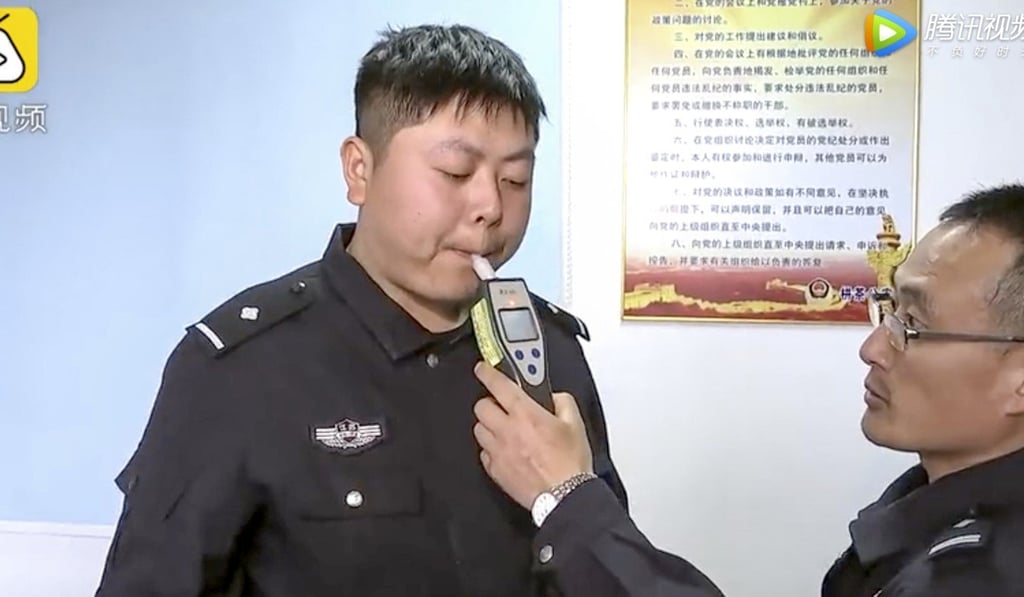 A Nantong police officer takes part in a durian experiment to test the breathalyser false positive. Photo: Weibo