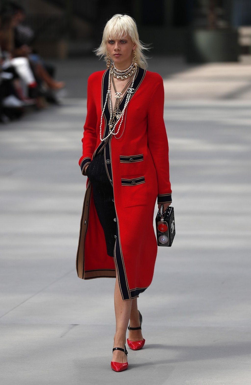 Dutch model Marjan Jonkman presents a creation from the Chanel cruise collection at the Grand Palais in Paris, last Friday. Photo: EPA-EFE Dutch model Marjan Jonkman presents a creation from the Chanel cruise collection at the Grand Palais in Paris, last Friday. Photo: EPA-EFE