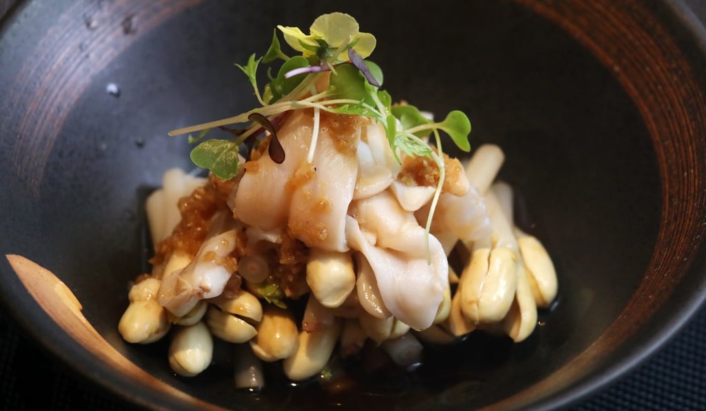 Tossed razor clams with ginger sauce and Sichuan green peppercorn. Photo: K.Y. Cheng