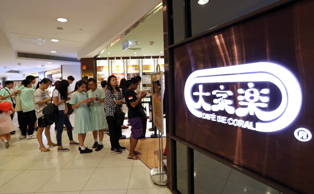 No one complains about queuing at Cafe de Coral. Photo: Edward Wong