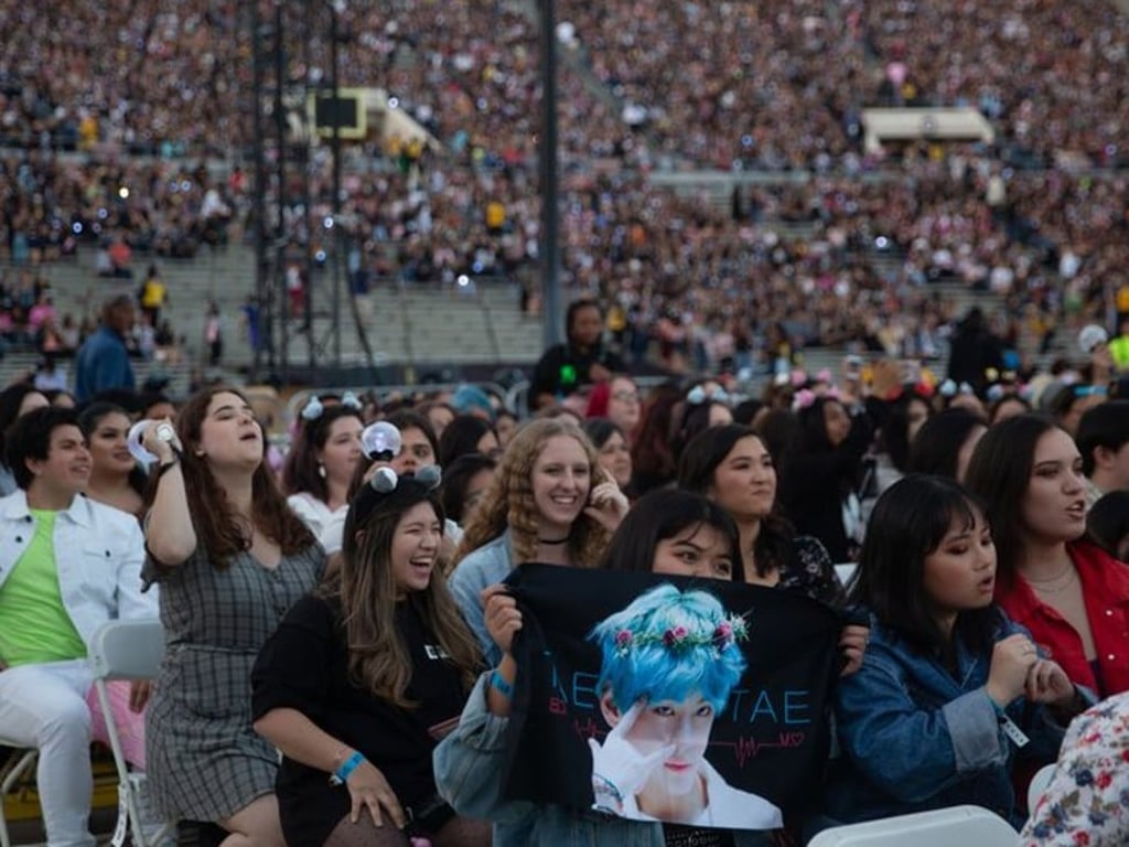 BTS fans pack the Rose Bowl in Pasadena at last Saturday’s concert. Photo: Los Angeles Times