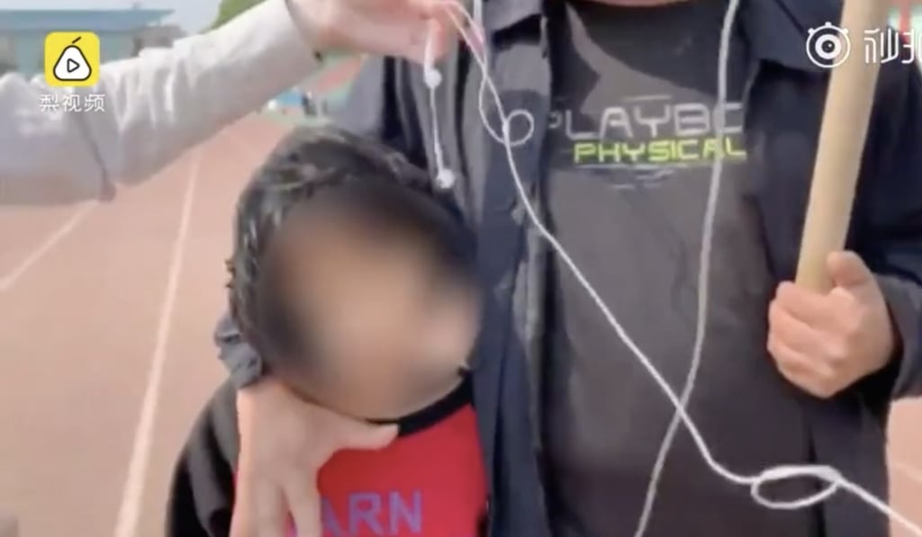 The dad said he wanted his daughter to have “culture”. Photo: Pearvideo.com The dad said he wanted his daughter to have “culture”. Photo: Pearvideo.com