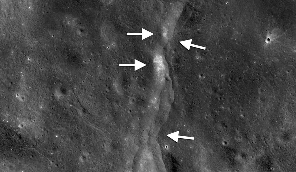 A prominent lunar thrust fault scarp, one of thousands of such cliffs on the moon’s landscape, discovered in Lunar Reconnaissance Orbiter Camera images (left-pointing white arrows). Photo: Reuters